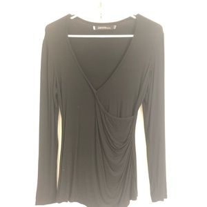 Low-cut long sleeve black top